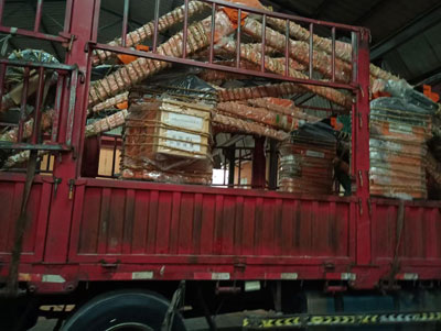 Az Oroszországba való szállításra készen állnak az ipari manipulátorok 4 készletei.